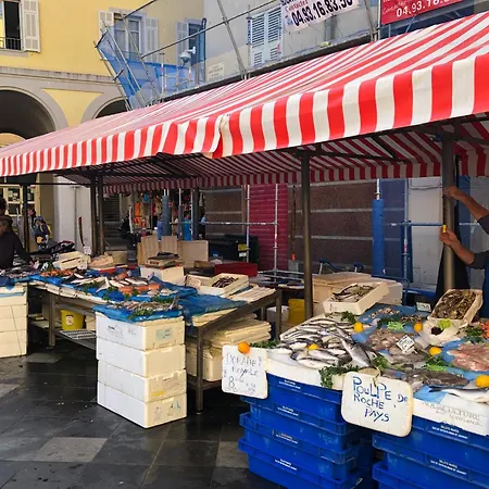 Profiter Des Plages Et Du Vieux * Νίκαια